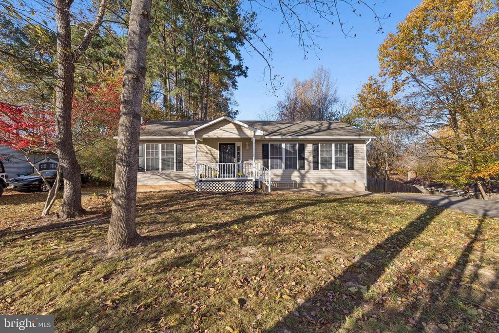 4 CHESTNUT LN, Stafford, VA 22556