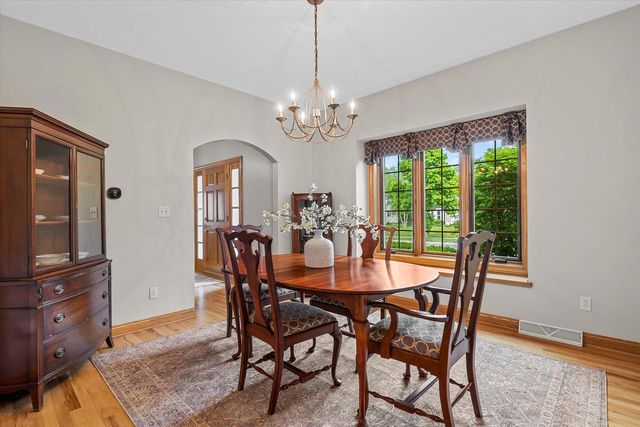 W72N447 Mulberry AVENUE, Cedarburg, WI 53012
