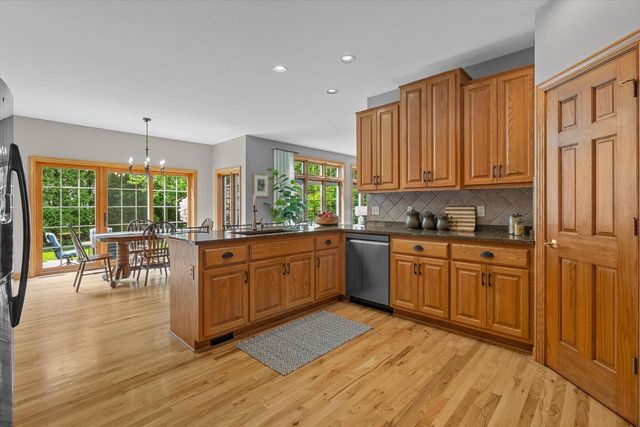 W72N447 Mulberry AVENUE, Cedarburg, WI 53012