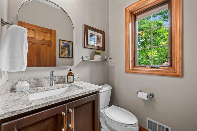 W72N447 Mulberry AVENUE, Cedarburg, WI 53012