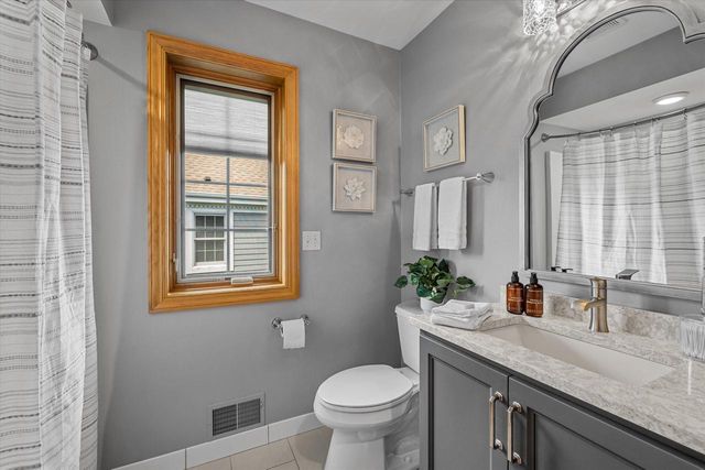 W72N447 Mulberry AVENUE, Cedarburg, WI 53012