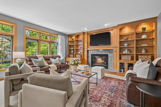 W72N447 Mulberry AVENUE, Cedarburg, WI 53012