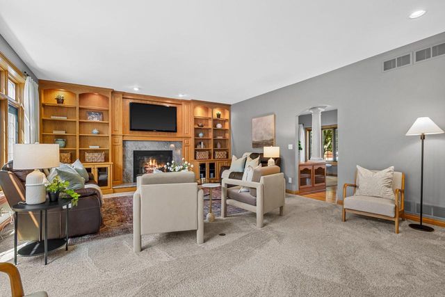 W72N447 Mulberry AVENUE, Cedarburg, WI 53012