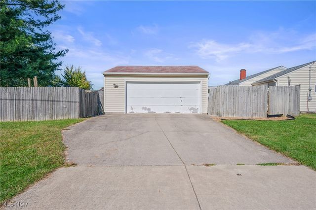 1944 Windsor Drive, Brunswick, OH 44212