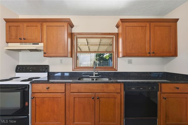 1944 Windsor Drive, Brunswick, OH 44212