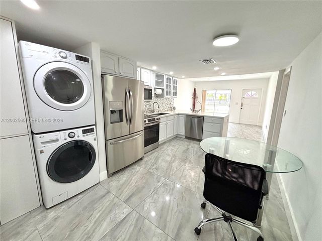 151 NW 165th St, Miami, FL 33169