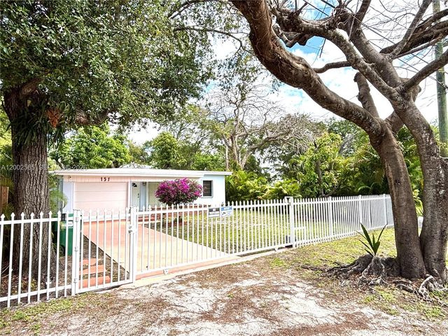 151 NW 165th St, Miami, FL 33169