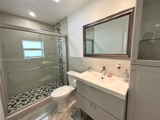 151 NW 165th St, Miami, FL 33169