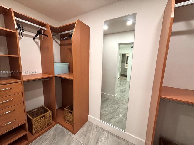 151 NW 165th St, Miami, FL 33169