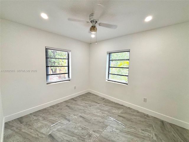 151 NW 165th St, Miami, FL 33169