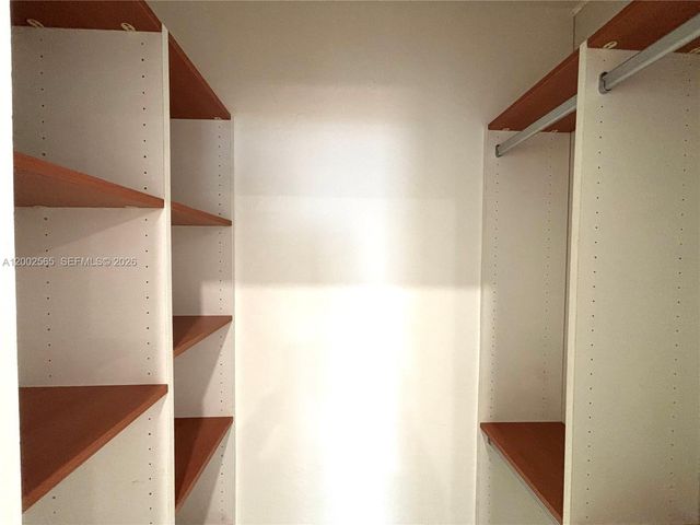 151 NW 165th St, Miami, FL 33169