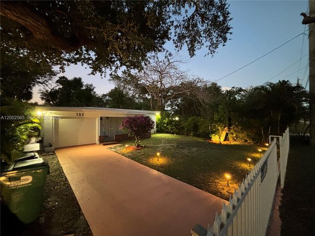 151 NW 165th St, Miami, FL 33169