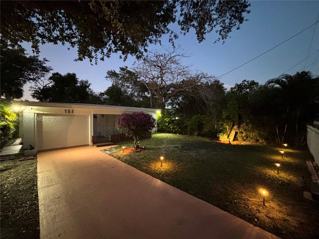 151 NW 165th St, Miami, FL 33169