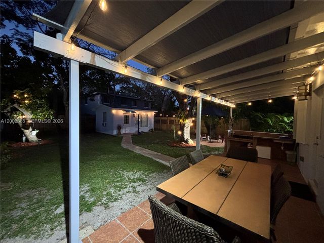 151 NW 165th St, Miami, FL 33169