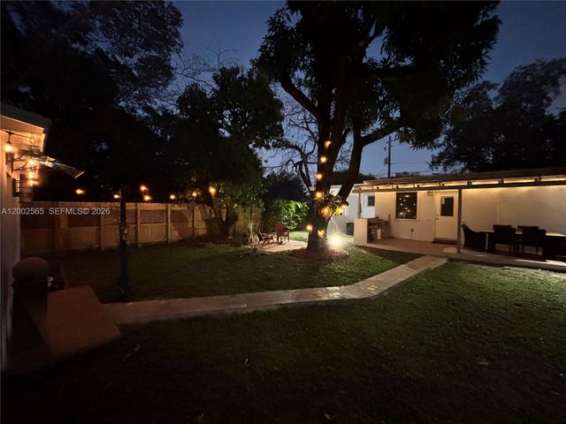 151 NW 165th St, Miami, FL 33169