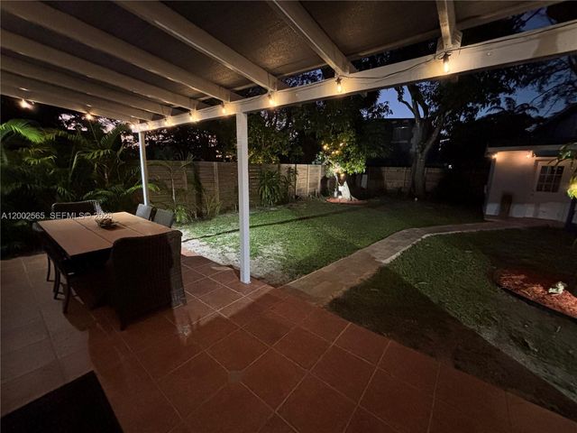 151 NW 165th St, Miami, FL 33169