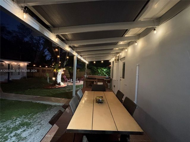 151 NW 165th St, Miami, FL 33169