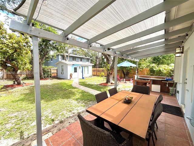 151 NW 165th St, Miami, FL 33169