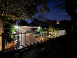 151 NW 165th St, Miami, FL 33169