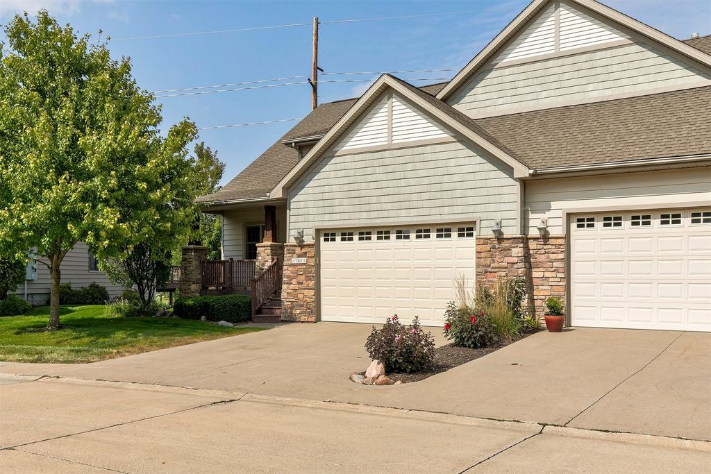 15611 Monroe Court, Urbandale, IA 50323