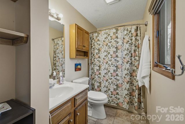 25 Poke Road, Newland, NC 28657