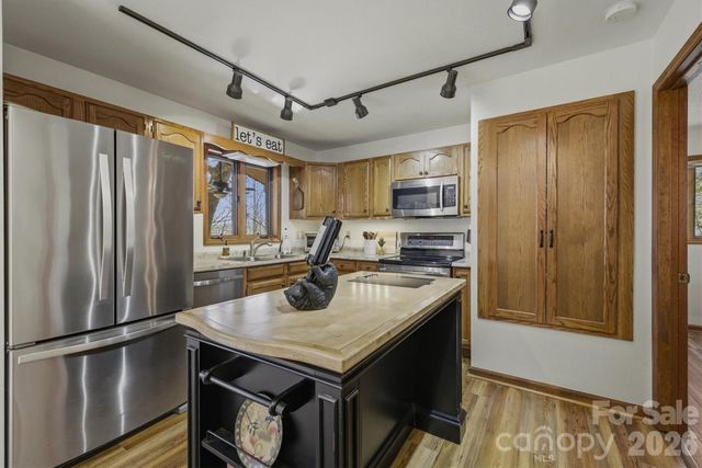 25 Poke Road, Newland, NC 28657