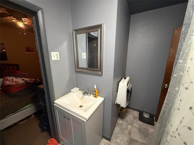 406 S Pine Street, Guthrie, OK 73044