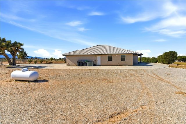 7330 Smoke Tree, Phelan, CA 92371