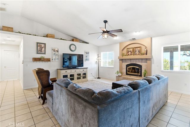 7330 Smoke Tree, Phelan, CA 92371