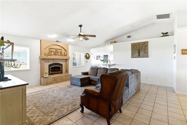 7330 Smoke Tree, Phelan, CA 92371