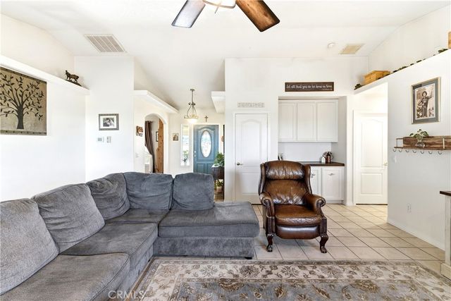 7330 Smoke Tree, Phelan, CA 92371