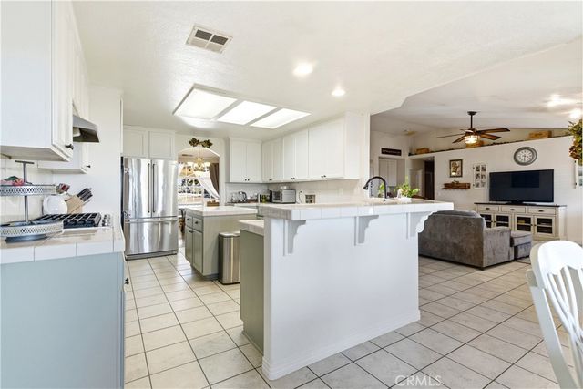 7330 Smoke Tree, Phelan, CA 92371