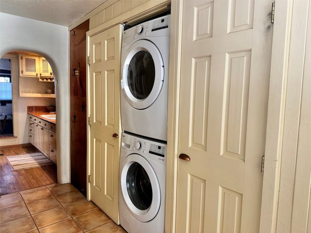 1626 Paseo de Peralta, Santa Fe, NM 87501