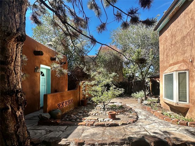 1626 Paseo de Peralta, Santa Fe, NM 87501