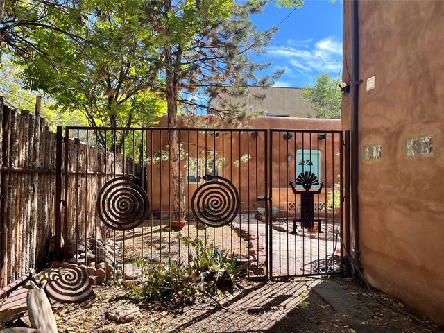1626 Paseo de Peralta, Santa Fe, NM 87501
