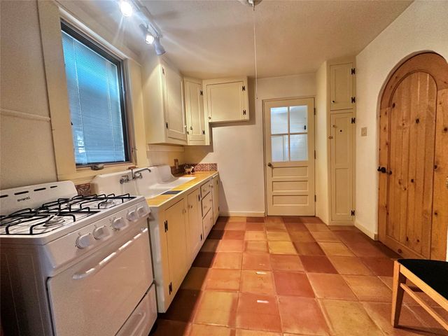 1626 Paseo de Peralta, Santa Fe, NM 87501