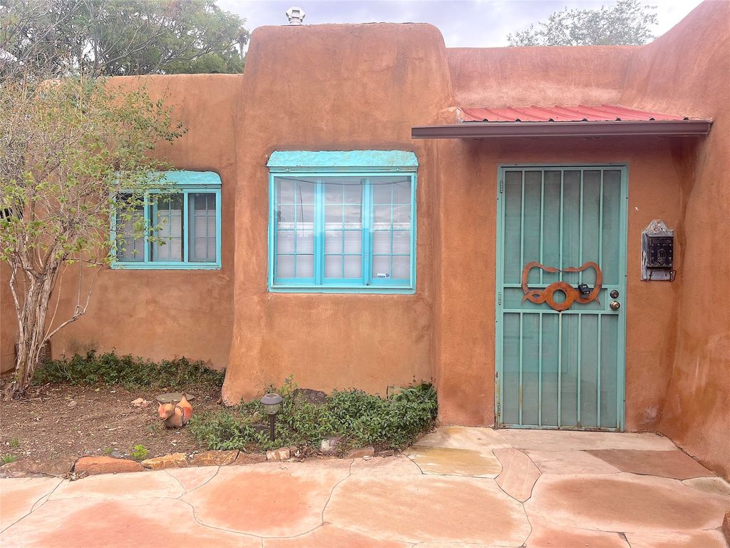 1626 Paseo de Peralta, Santa Fe, NM 87501