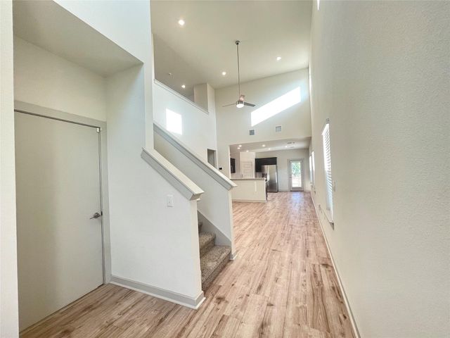 1917 Daleside LN, Austin, TX 78754