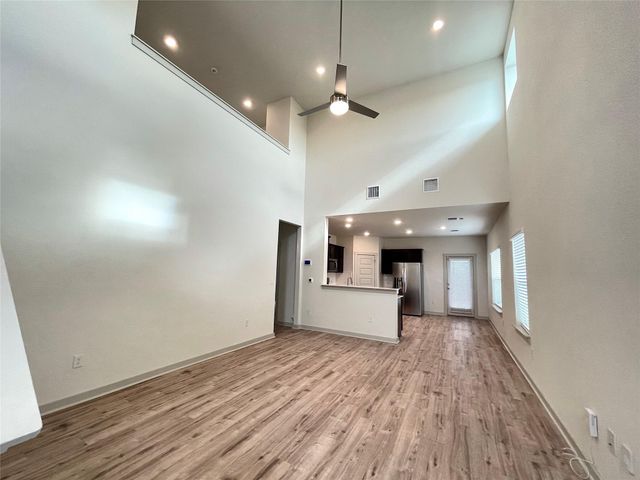1917 Daleside LN, Austin, TX 78754