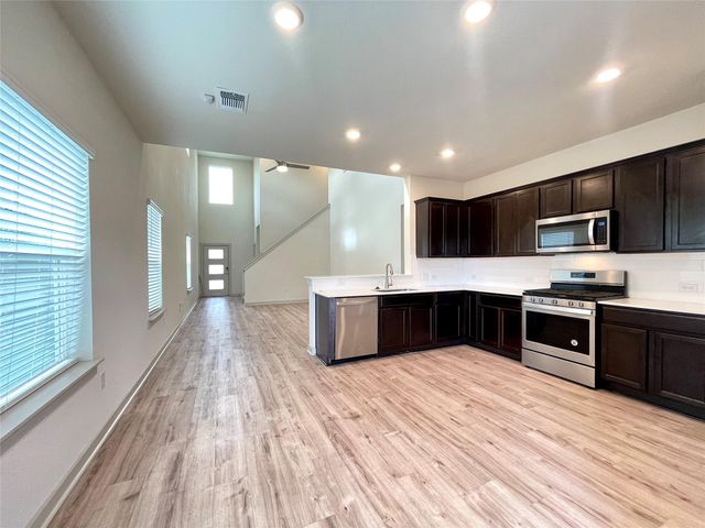1917 Daleside LN, Austin, TX 78754