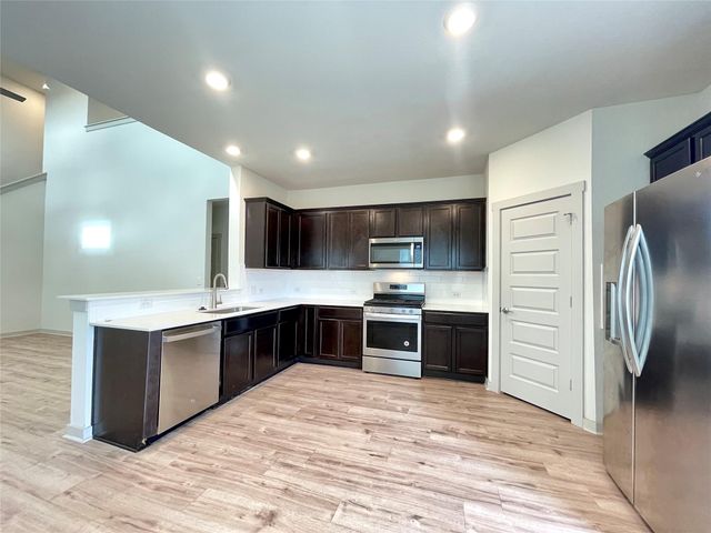 1917 Daleside LN, Austin, TX 78754