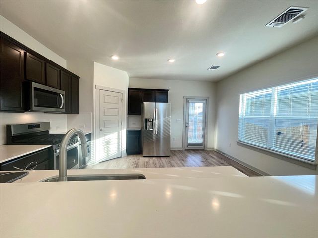 1917 Daleside LN, Austin, TX 78754