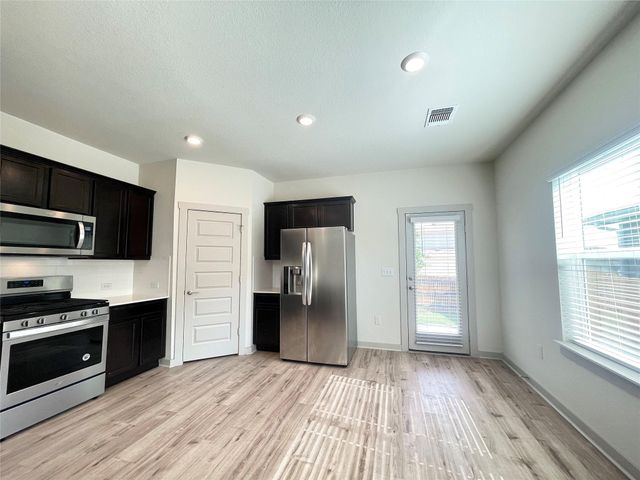 1917 Daleside LN, Austin, TX 78754