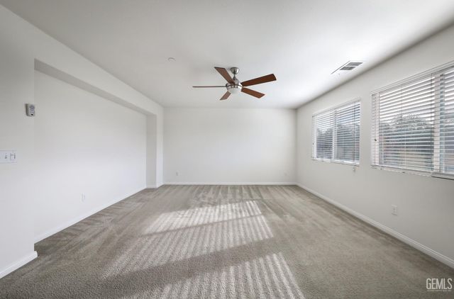 5017 Clear Crystal Drive, Bakersfield, CA 93313