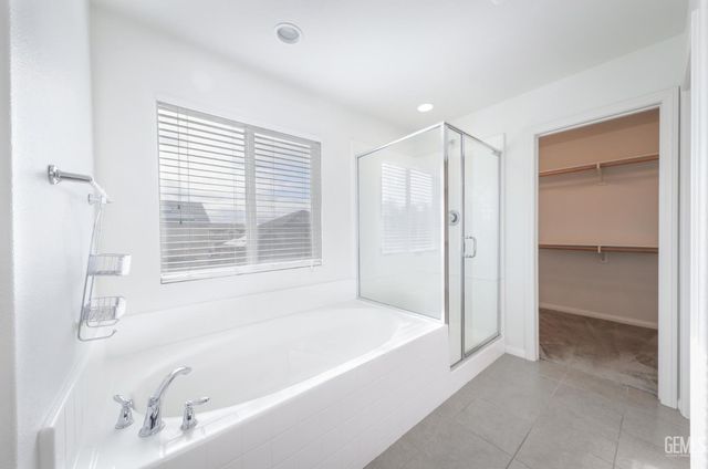 5017 Clear Crystal Drive, Bakersfield, CA 93313