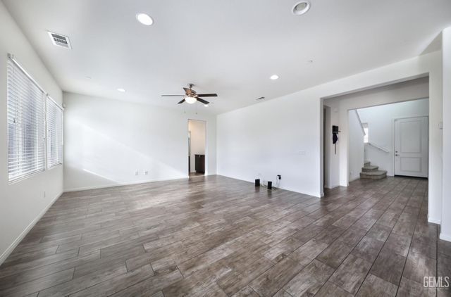 5017 Clear Crystal Drive, Bakersfield, CA 93313