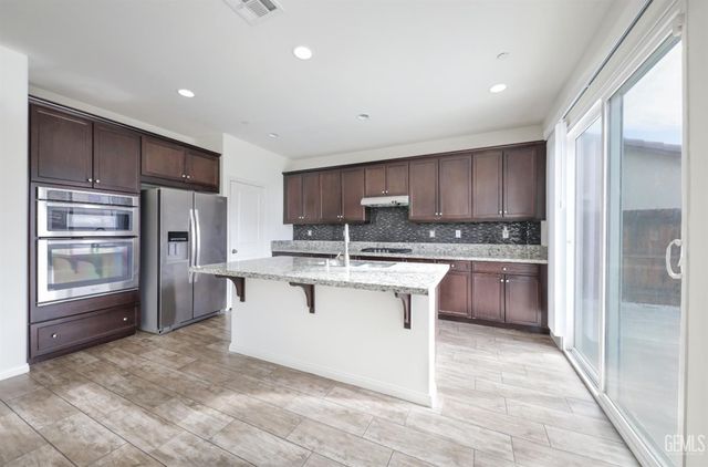 5017 Clear Crystal Drive, Bakersfield, CA 93313