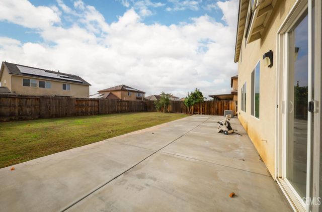 5017 Clear Crystal Drive, Bakersfield, CA 93313