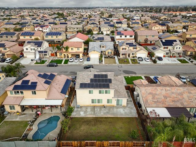 5017 Clear Crystal Drive, Bakersfield, CA 93313