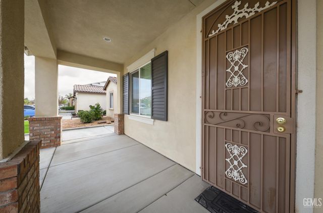 5017 Clear Crystal Drive, Bakersfield, CA 93313